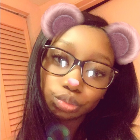 Meet your Posher, Cassandra - Picture 1 of 1